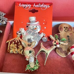 Lot bundle Vintage Christmas Xmas Brooches Pins Santa Deer Heart Candy Cane Cat